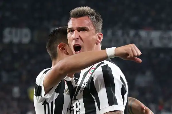 Nel primo tempo la Juve soffre, pur non concedendo nulla alla Viola. Nella ripresa i bianconeri crescono e trovano il gol vittoria con Mandzukic, servito da Cuadrado, sfuggito alla marcatura di Gaspar