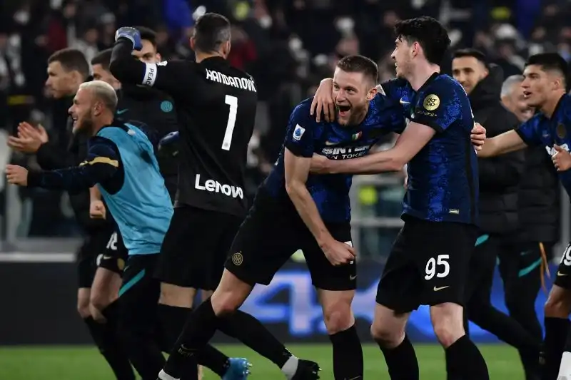 Handanovic 6: qualche sbavatura, ma tutto sommato se la cava, anche aiutato dai legni