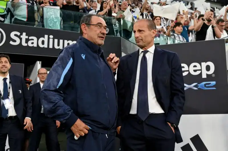 Sarri 6. Approfitta di una Juventus demotivata per portare a casa un punto che vale l'Europa, seppur in extremis.