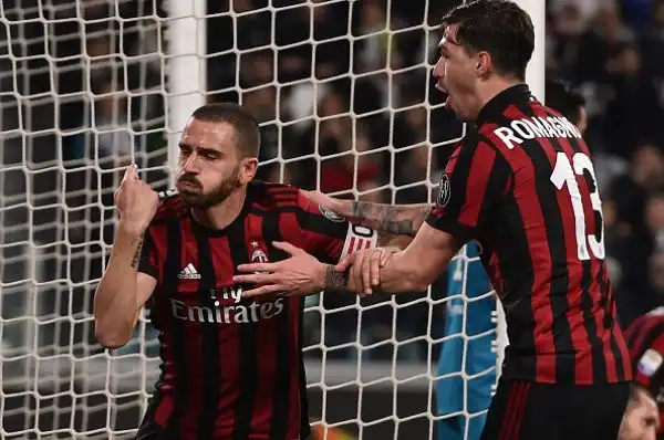 I bianconeri non brillano ma si portano avanti con Dybala. Poi il pari del grande ex Bonucci ma nella rpipèresa dopo la traversa di Calhanoglu la Juve la chiude con Cuadrado e Khedira.
