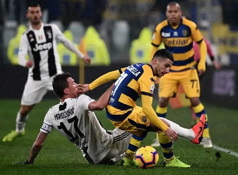Altra prova disastrosa in difesa per i bianconeri, che subiscono il definitivo pareggio al 93'.