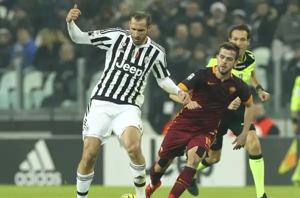 Chiellini 7. Mette la museruola a Dzeko e non gli concede occasioni. Una serata senza sbavature.
