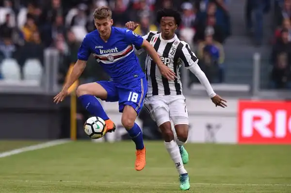 Quattro giorni dopo la beffa del “Bernabeu”, la Juventus fa un passo forse decisivo verso la conquista del settimo scudetto consecutivo con i gol di Mandzukic, Howedes e Khedira.