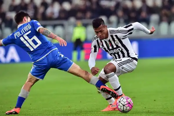 Magia di Dybala, la Juve fugge: +6. I bianconeri battono di misura il Sassuolo. Vicino il record assoluto d'imbattibilità per Buffon.