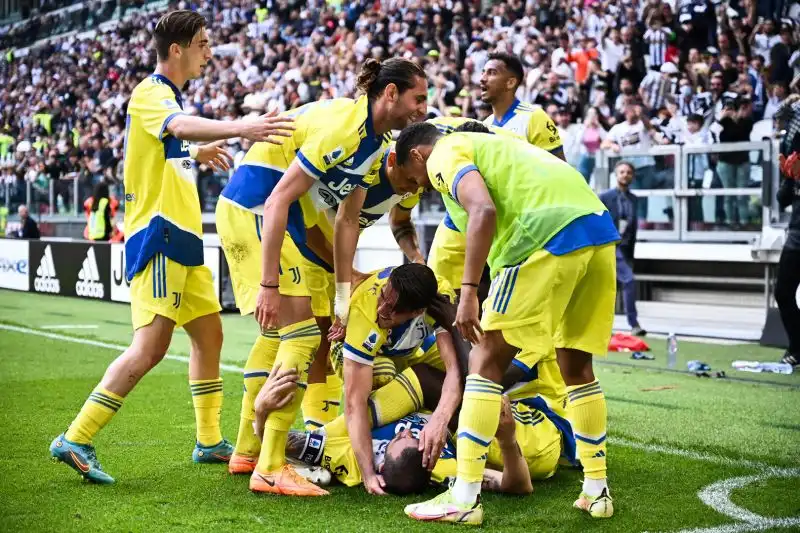 La doppietta di Bonucci avvicina i bianconeri e Allegri alla qualificazione matematica in Champions