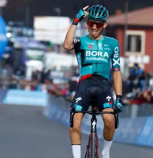 Giro d’Italia: Kamna re sull’Etna, soffre Vincenzo Nibali