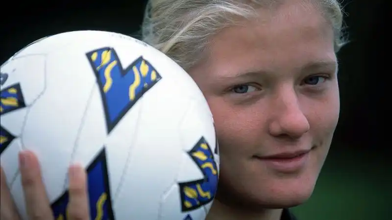 La bionda calciatrice ha migliaia di tifosi in tutto il mondo