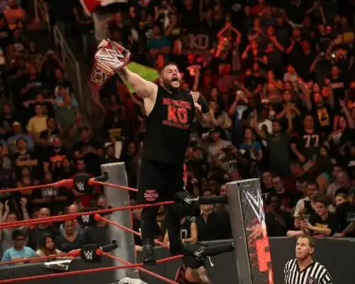 Kevin Owens nuovo WWE Universal Champion