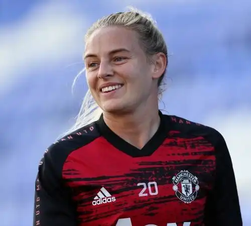 Kirsty Smith bella da fare impazzire: le foto della biondissima calciatrice