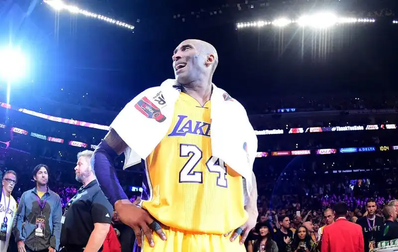 Prima volta in campo senza Kobe Bryant: l’emozione dei Lakers