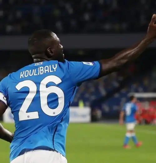 Kalidou Koulibaly parte, lo aspetta il Chelsea: l’ultimo saluto al Napoli