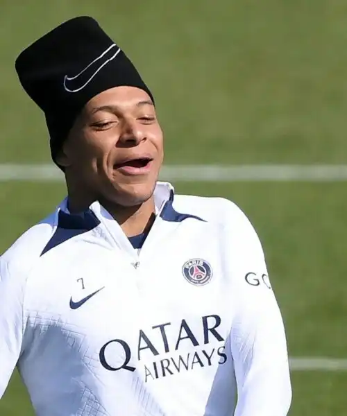 Kylian Mbappé si diverte in allenamento: le foto