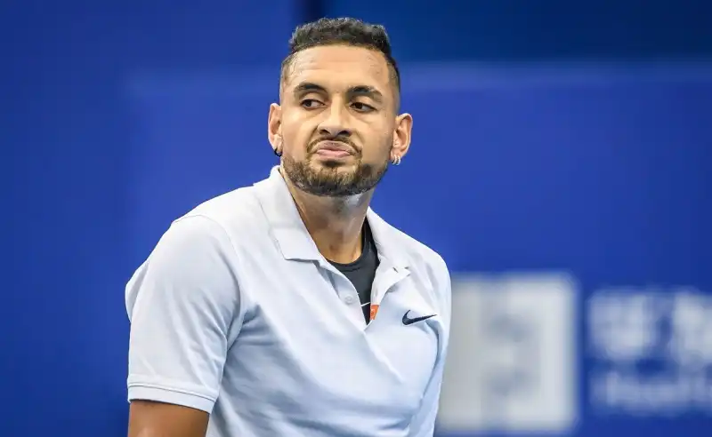 Tennis, maxi squalifica per Kyrgios: andrà da uno psicologo