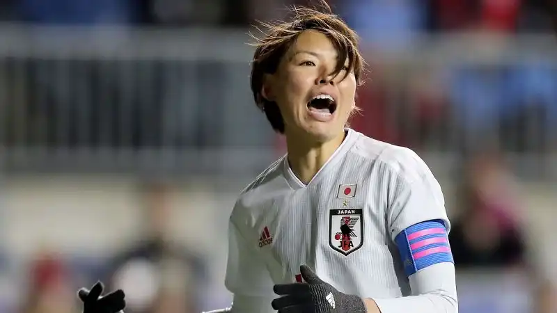 Ha iniziato la carriera da professionista nel 2009 con la maglia degli Urawa Reds