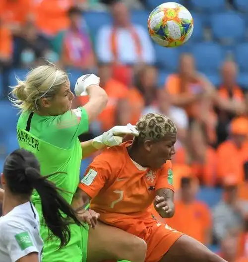 La donna-ghepardo in campo al Mondiale
