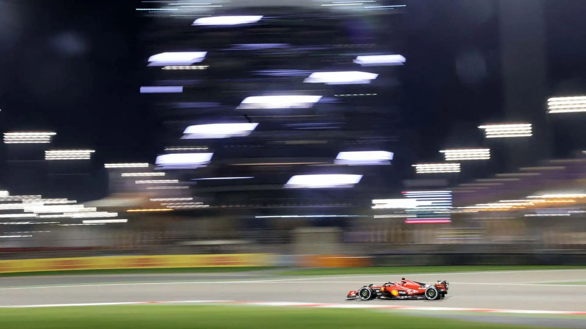 Subito una delusione per la Ferrari e per Charles Leclerc