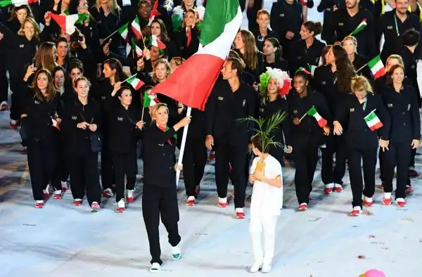 I Giochi 2016 hanno ufficialmente avuto inizio con la cerimonia del Maracanà, il maratoneta Vanderlei de Lima è stato l'ultimo tedoforo.