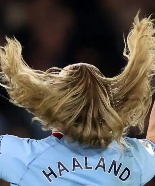 La forza di Erling Haaland è nei suoi capelli. Foto