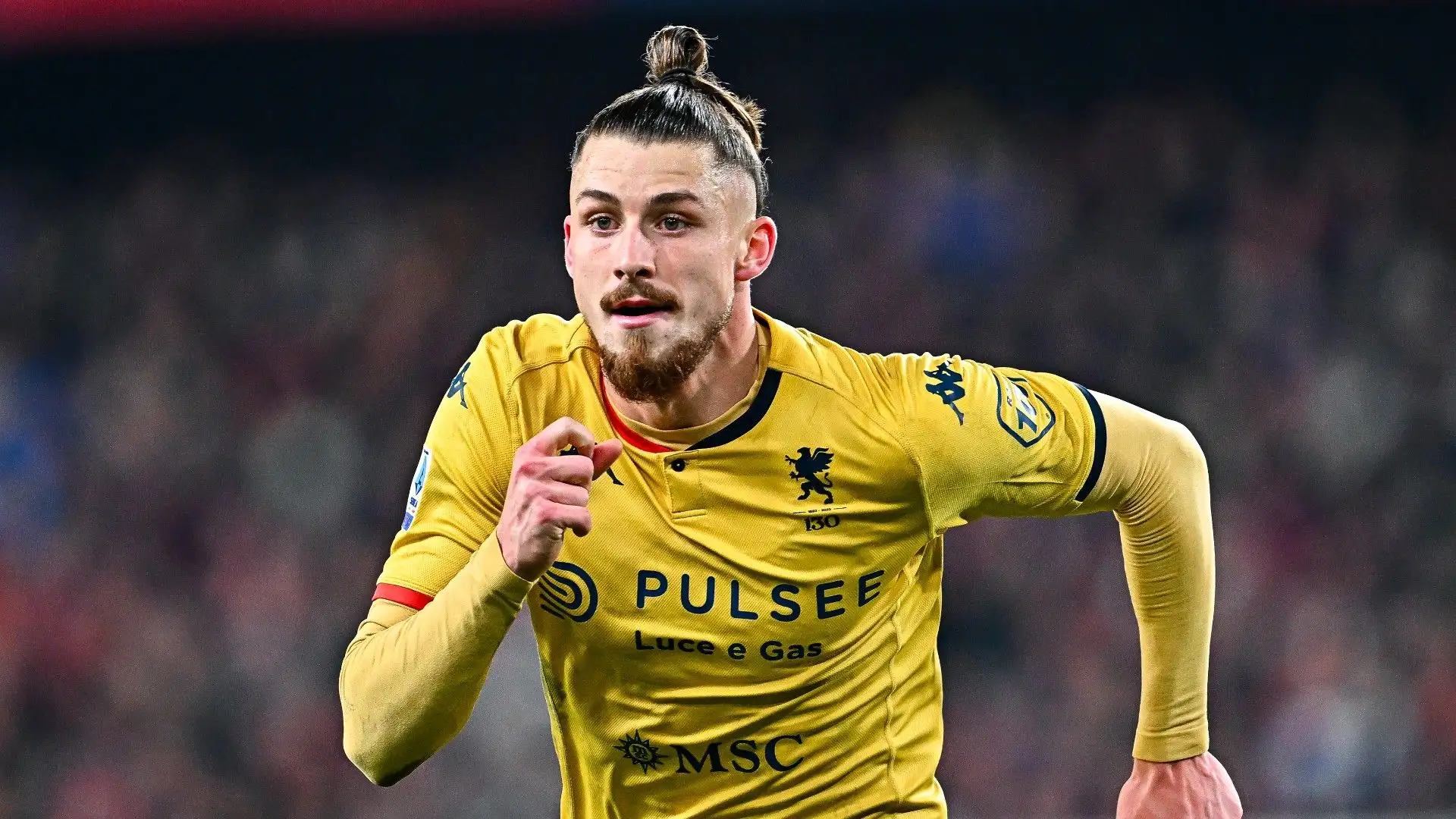 Dopo essere cresciuto nella Juventus, Dragusin è passato al Genoa nel 2022
