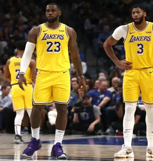 NBA, esordio negativo per i LA Lakers