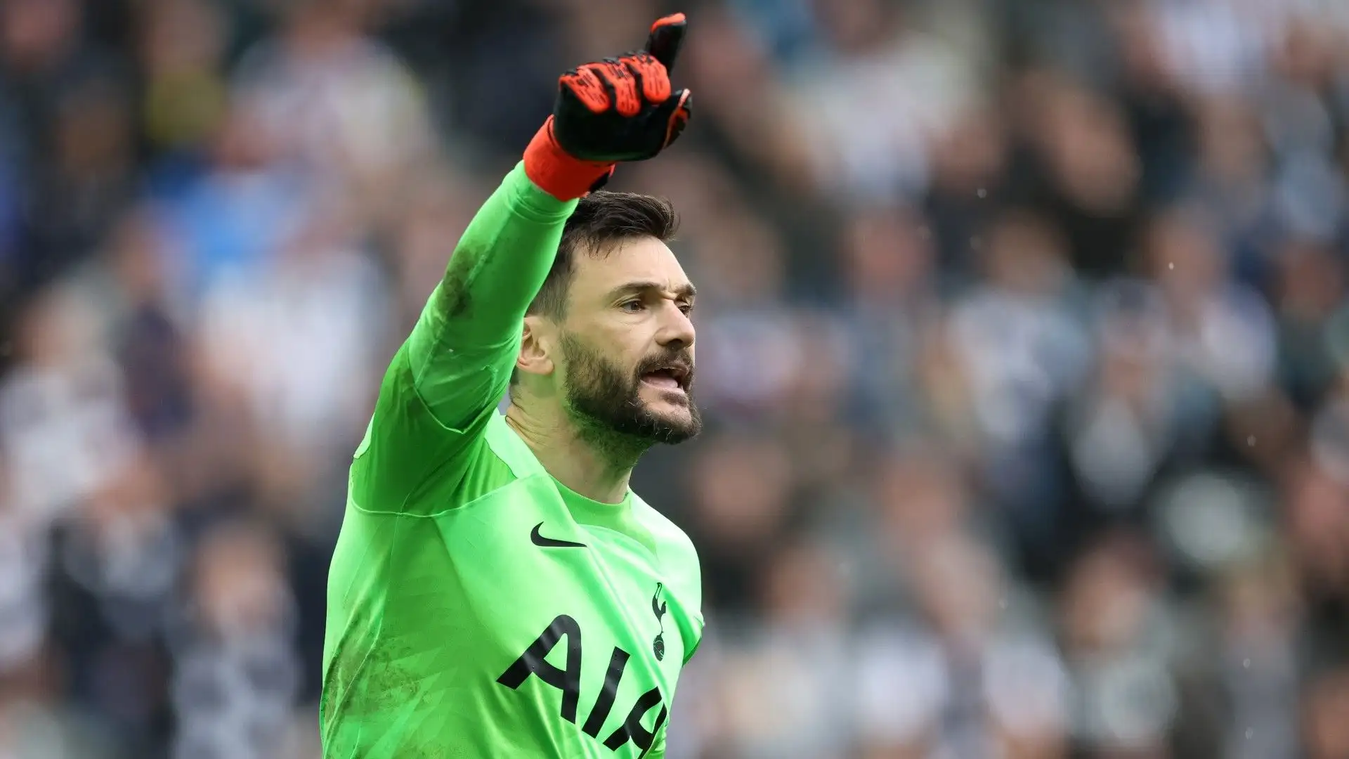 Lloris ha collezionato 444 presenze con il Tottenham, terzo calciatore ad aver giocato così tante partite con gli Spurs
