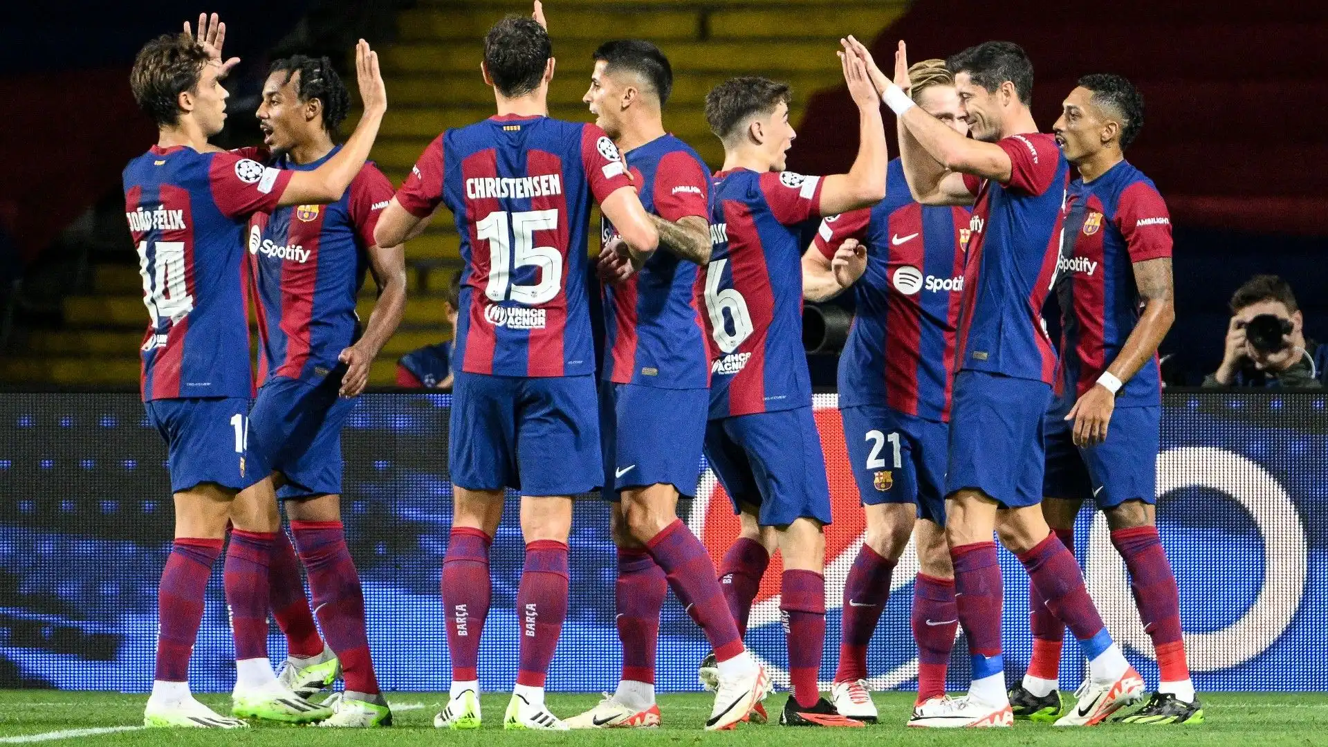 La maxi offerta fa tremare il Barcellona: un big a rischio. Foto
