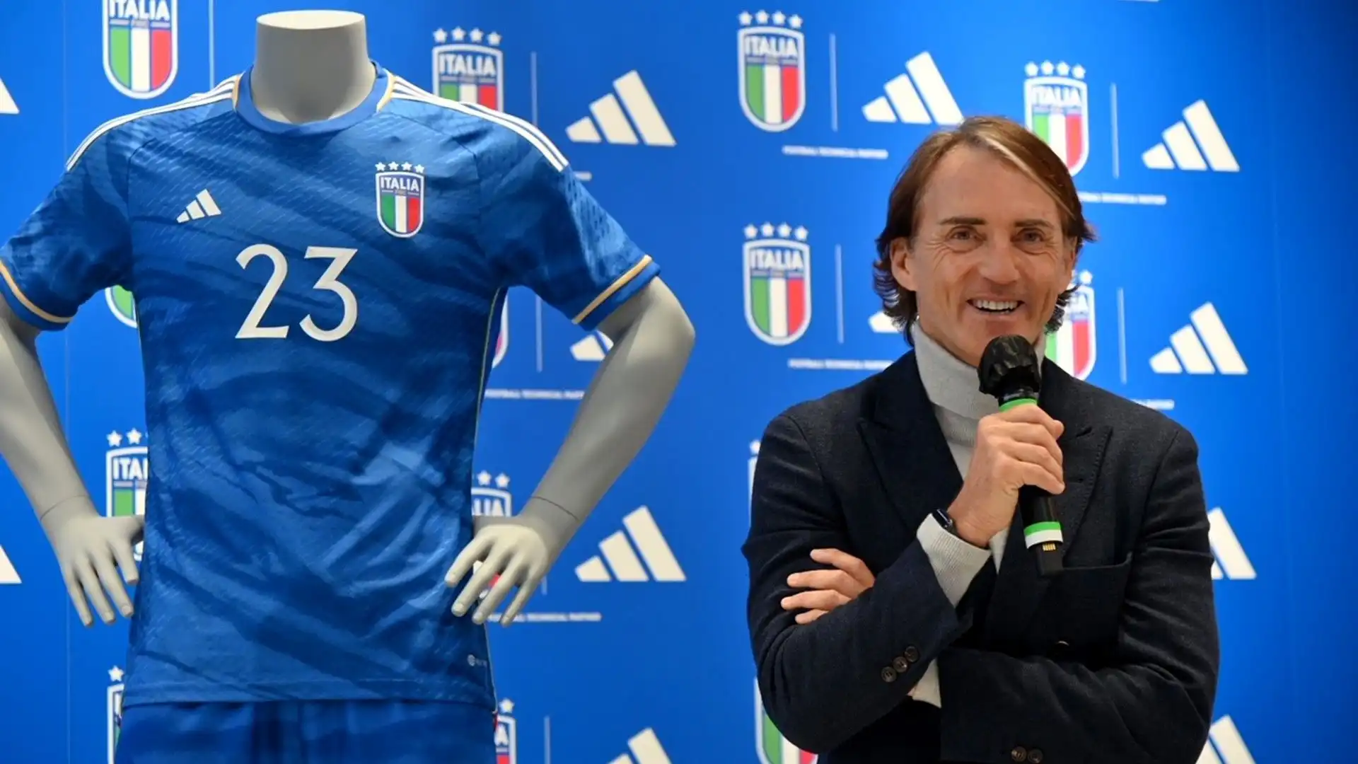La nazionale italiana ha una nuova maglia: ecco le foto]