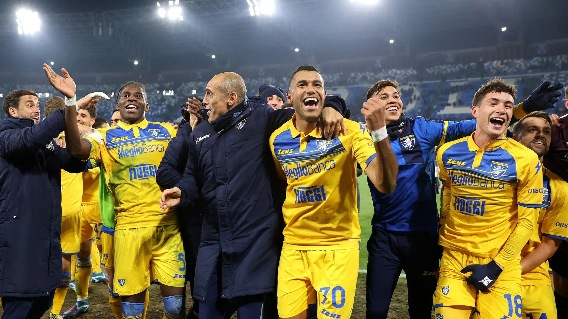 Al triplice fischio i calciatori del Frosinone hanno iniziato i festeggiamenti