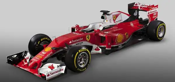 Si chiama SF16-H la nuova monoposto di Maranello e presenta un'inedita livrea con numerose zone bianche all'altezza dell'abitacolo e del cofano motore, che richiamano le vetture degli anni '70. 