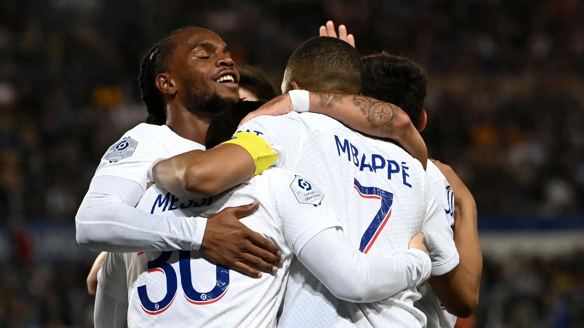 La Roma punta in alto: Mourinho vuole un rinforzo dal PSG. Foto
