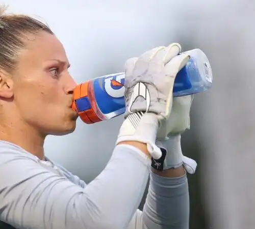 La spropositata bellezza della calciatrice Sandra Panos. Le foto