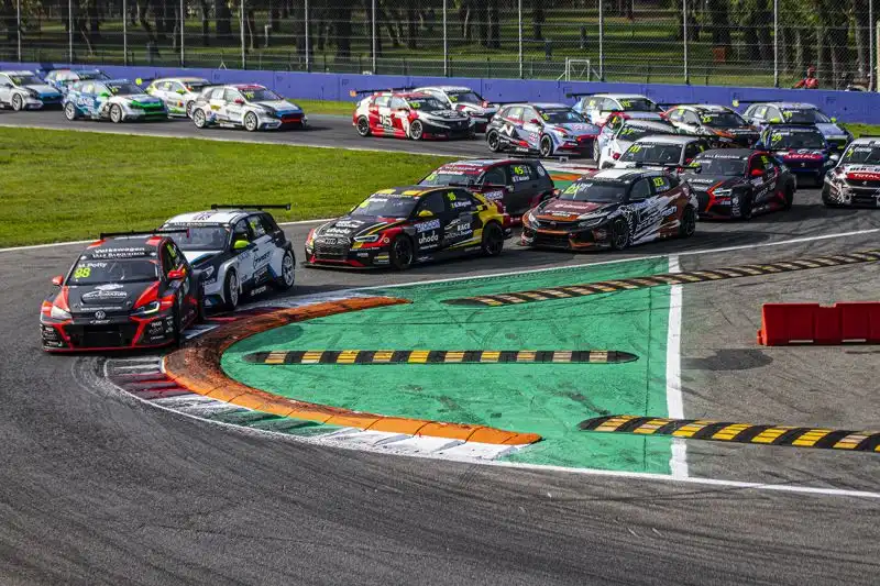 Il successo di Josh Files è arrivato con il primo posto di gara-2 quando, con la sua Hyundai i30 N, ha prevalso su Julien Briché e Daniel Lloyd.