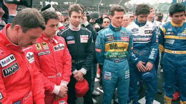 Fu la stessa dottoressa a dover annunciare in mondovisione la morte cerebrale di Ayrton Senna la sera stessa. Erano le 18.40.