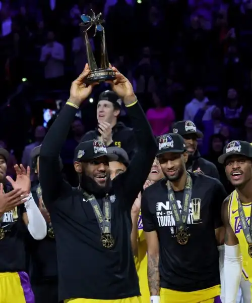 NBA Cup, trofeo ai LA Lakers con LeBron James MVP