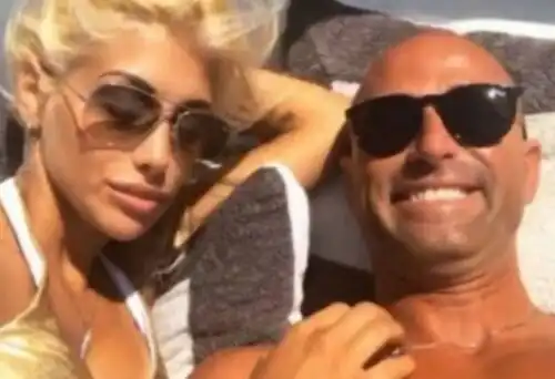 Bettarini, nuovo amore a quattro ruote