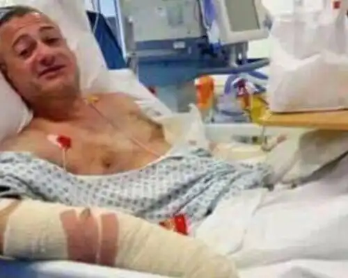 Accoltellato 8 volte: Londra celebra il tifoso eroe