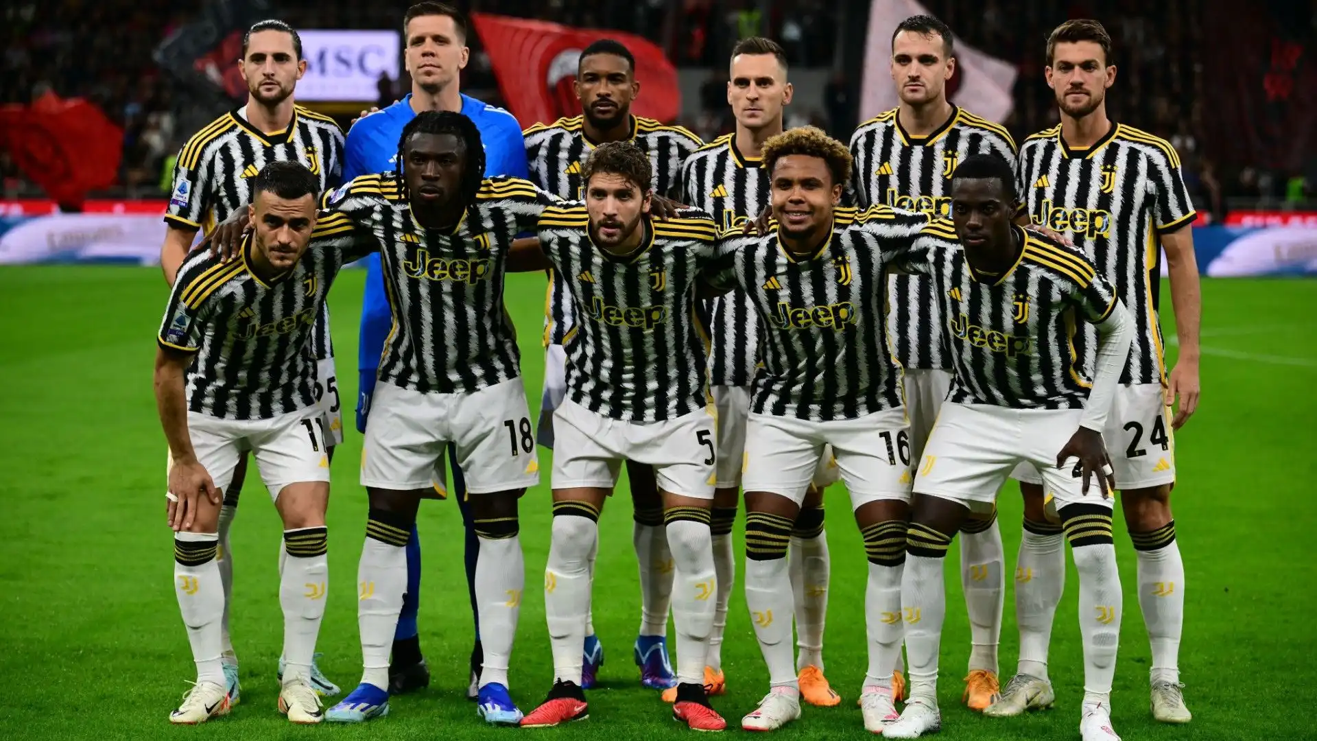 Dal calcio alla musica: l'attaccante della Juventus è anche cantante. Foto
