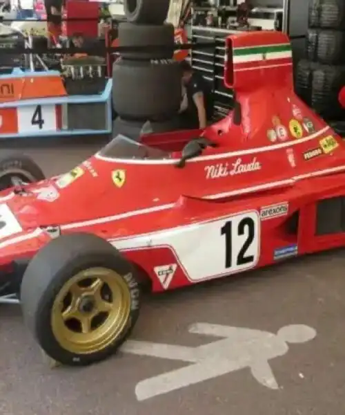 Un mito in pista, la meravigliosa Ferrari di Niki Lauda: le foto