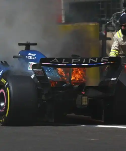 L’auto di Pierre Gasly va a fuoco! Le immagini