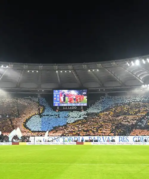 Lazio-Roma, spettacolo e colori in curva: le immagini