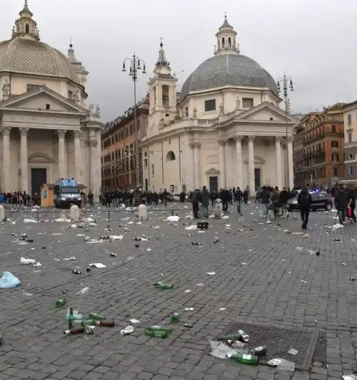 Scontri fra tifosi prima di Lazio-Eintracht