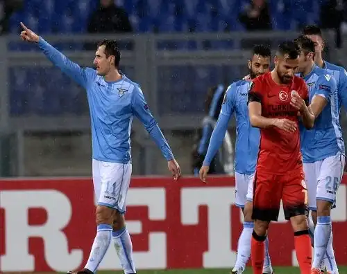 La Lazio vola agli ottavi sotto al diluvio