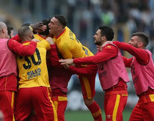 La Lazio va avanti con Immobile, poi il momentaneo sorpasso firmato Cataldi-Gilherme, e nell'ultima mezz'ora i gol di Caicedo, De Vrij, ancora Immobile, Lucas Leiva e Luis Alberto.