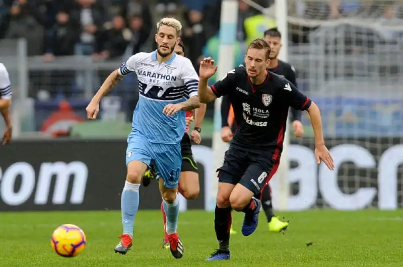 Per i padroni di casa in gol Milinkovic-Savic, Acerbi e Lulic, di Joao Pedro, su rigore, la rete degli ospiti.