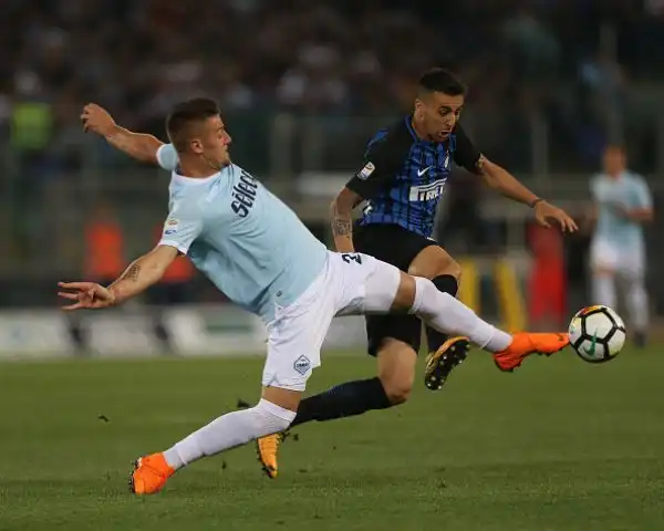 Partita folle all'Olimpico: biancocelesti a lungo in vantaggio crollano nel finale e perdono 3-2 cedendo il quarto posto alla squadra di Spalletti.