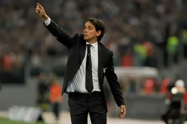 Partita folle all'Olimpico: biancocelesti a lungo in vantaggio crollano nel finale e perdono 3-2 cedendo il quarto posto alla squadra di Spalletti.