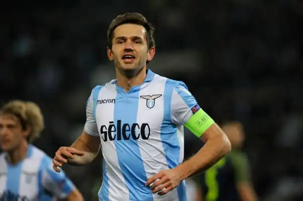 La Lazio tiene alto l’onore del calcio italiano grazie alle reti di Lulic, Parolo, Felipe Anderson e Immobile. Per gli austriaci in gol Berisha su rigore e il giapponese Minamino.