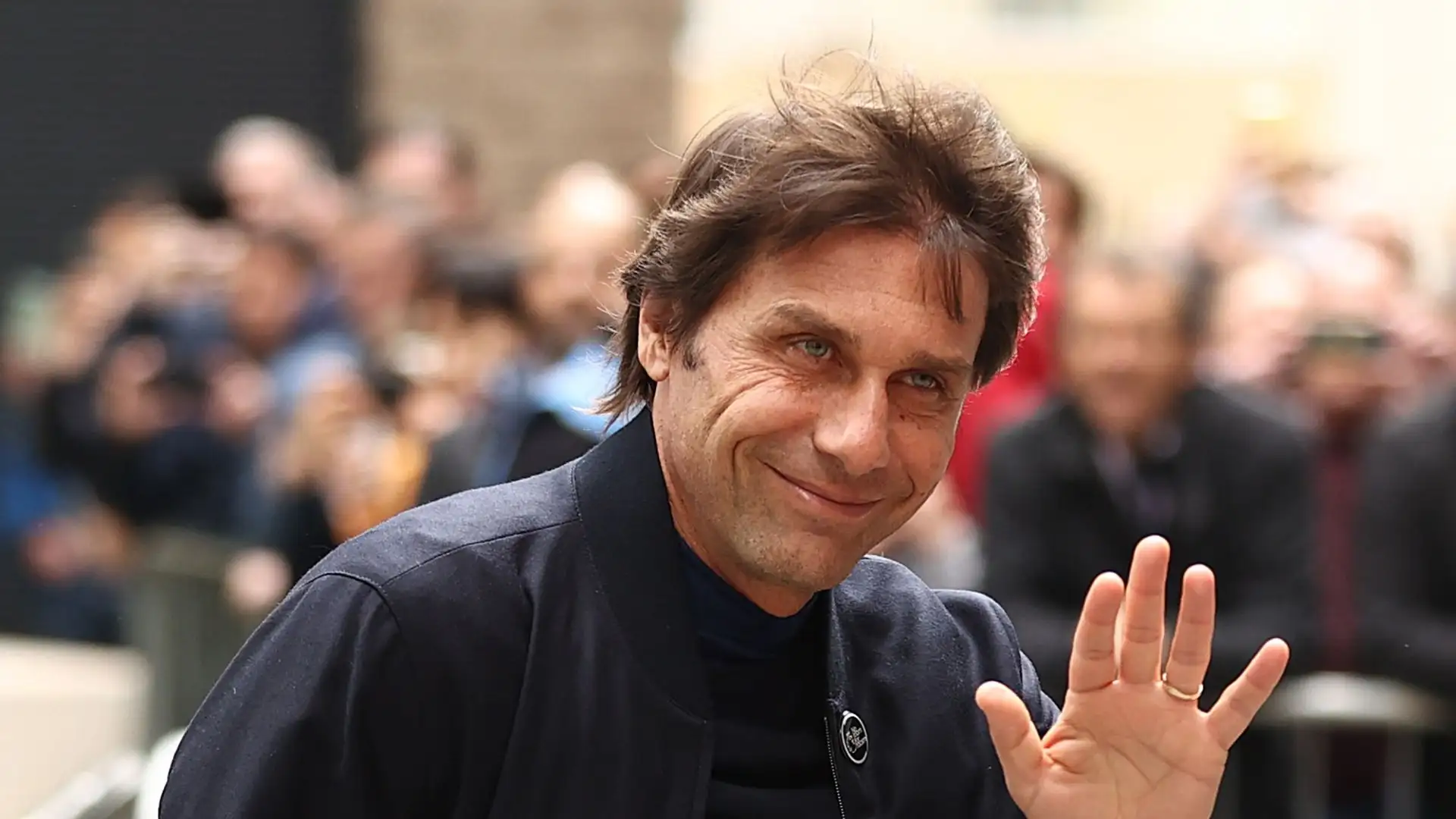 Con lui anche il fidatissimo Lele Oriali