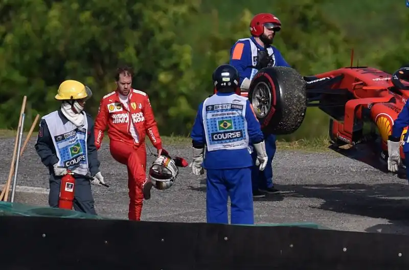 Vettel non si dà pace dopo lo sconcertante scontro con Leclerc nel Gran Premio del Brasile. Le foto.