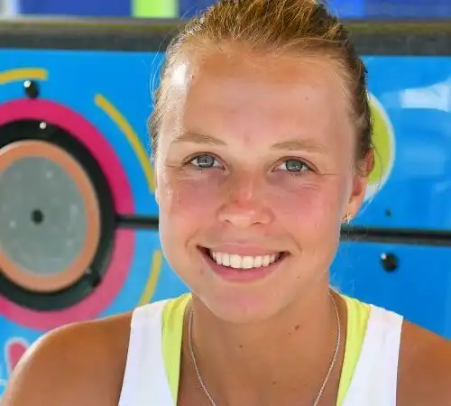 Anett Kontaveit costretta al ritiro a soli 27 anni: le foto della tennista estone
